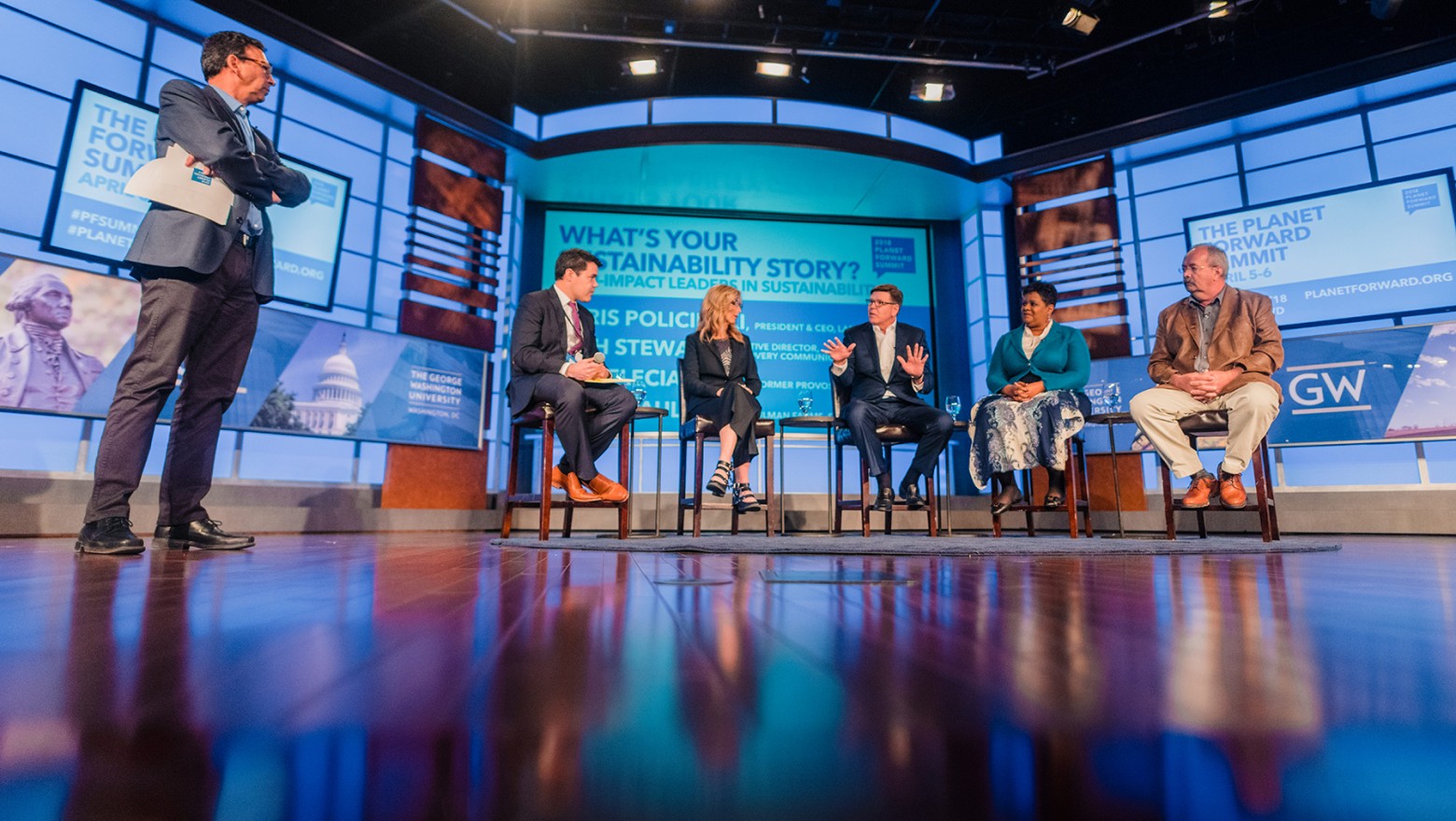Frank Sesno turned over his seat for The Washington Post reporter Chris Mooney, who gave his take on the stories he heard from the panel. From left: Mooney, Beth Stewart, Chris Policinski, Dr. Felecia Nave, and Roric Paulman.